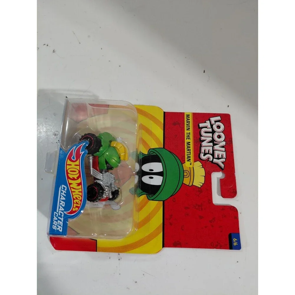 NIP Hot Wheels Character Cars 1:64 Die Cast Looney Tunes Marvin The Martian